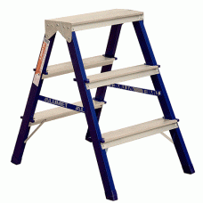 Ladder with steel, aluminum step